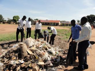 WTA_students_rubbish_picking.jpg